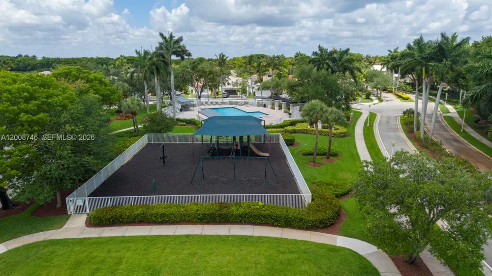 1919 Madeira Dr #4 Weston, FL 33327