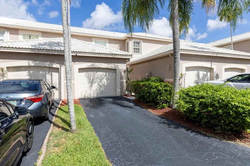 1919 Madeira Dr #4 Weston, FL 33327