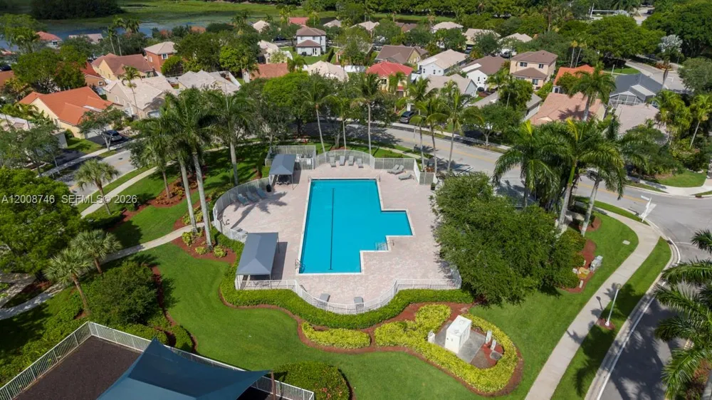 1919 Madeira Dr #4 Weston, FL 33327
