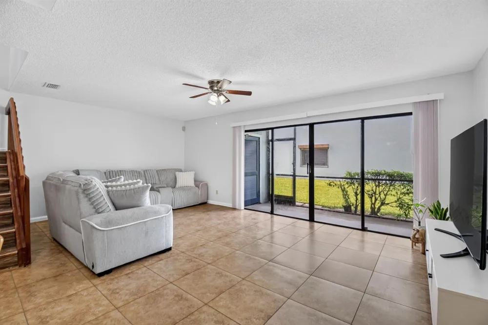 1633 Woodbridge Lakes Circle #1633 West Palm Beach, FL 33406
