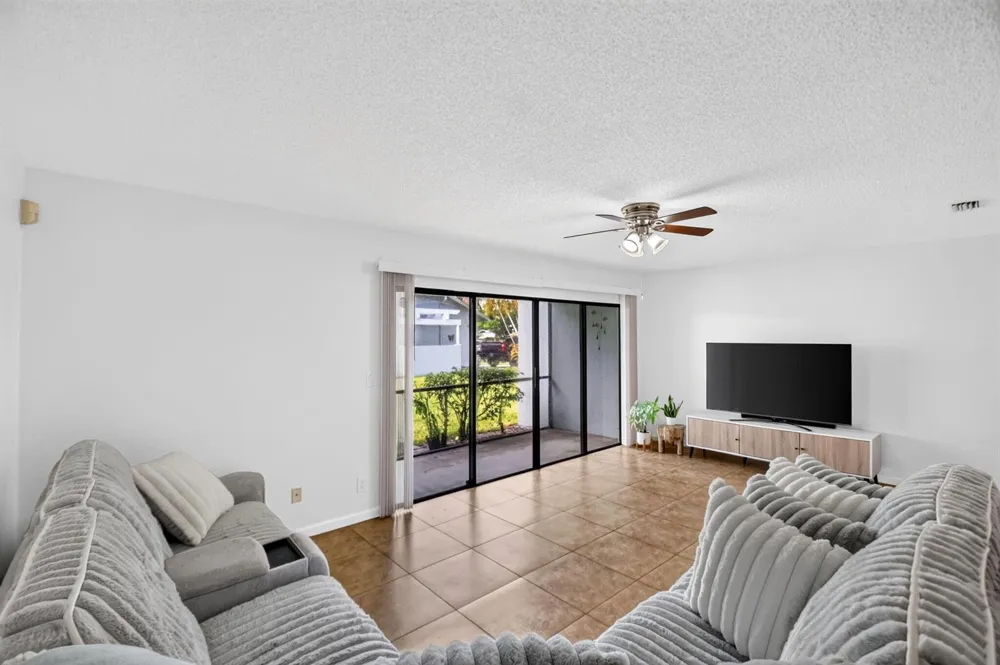 1633 Woodbridge Lakes Circle #1633 West Palm Beach, FL 33406