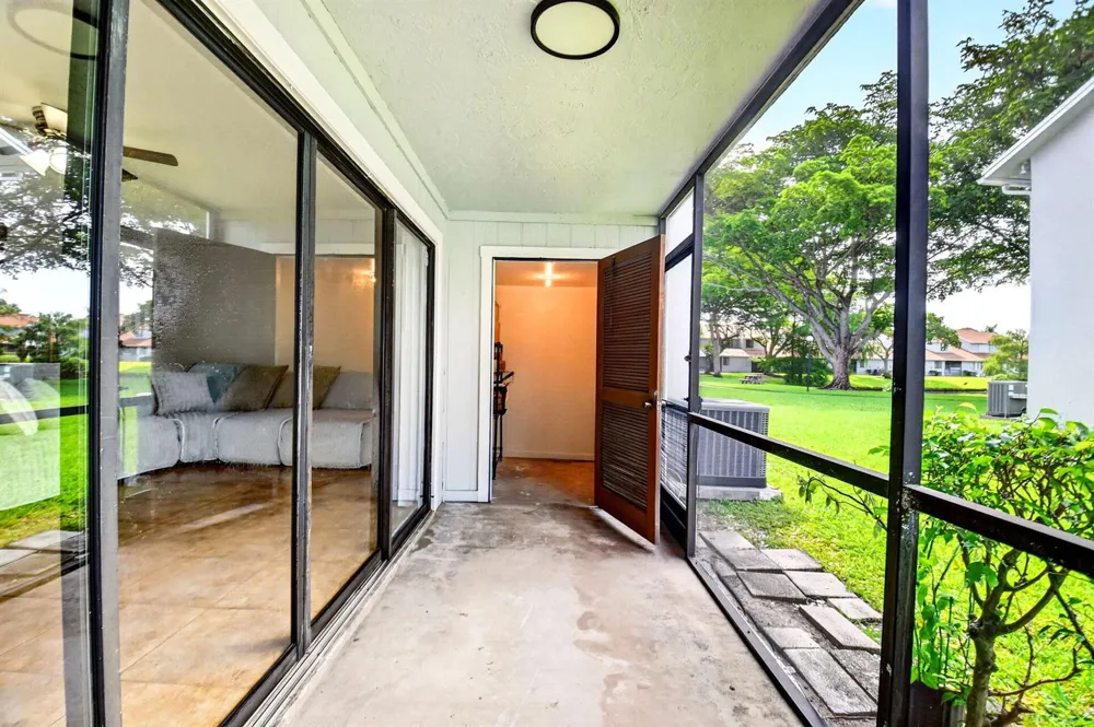 1633 Woodbridge Lakes Circle #1633 West Palm Beach, FL 33406