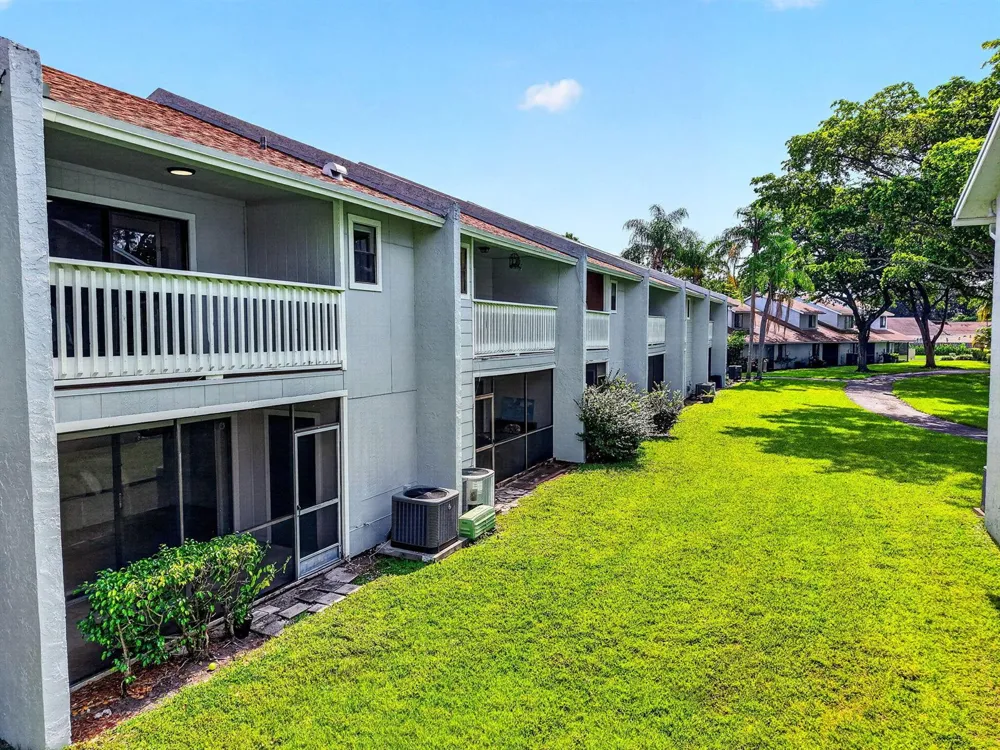 1633 Woodbridge Lakes Circle #1633 West Palm Beach, FL 33406