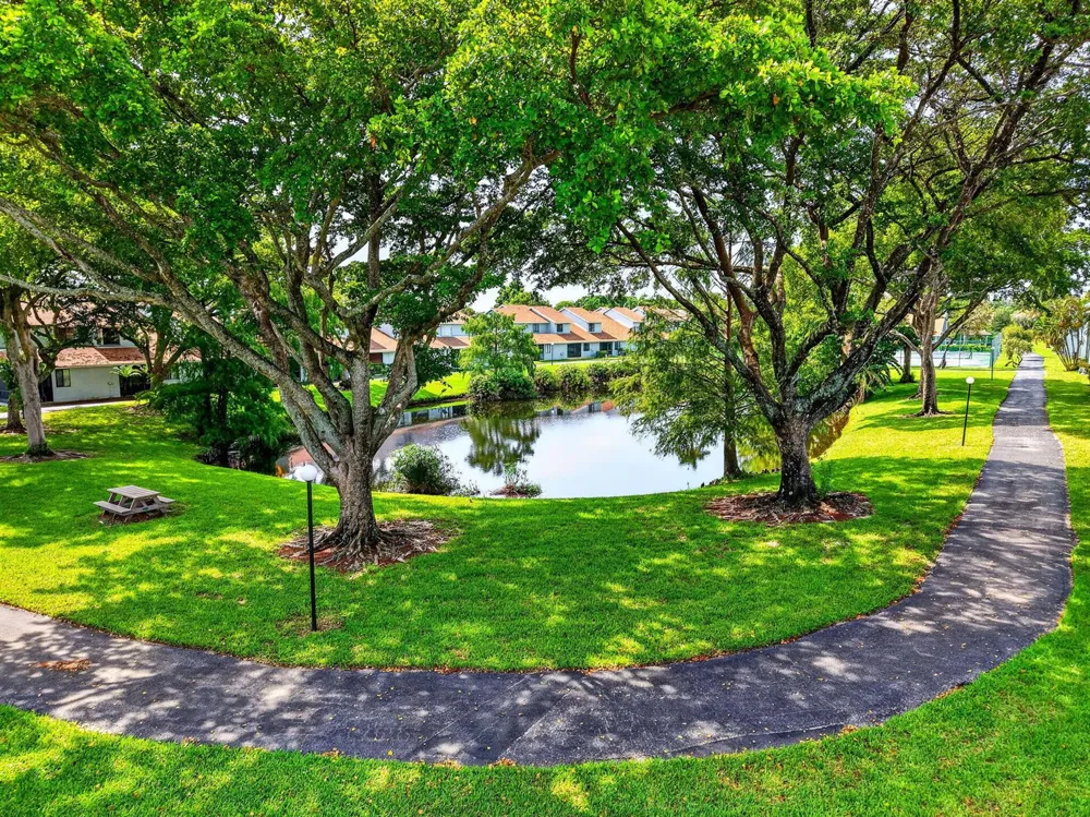 1633 Woodbridge Lakes Circle #1633 West Palm Beach, FL 33406