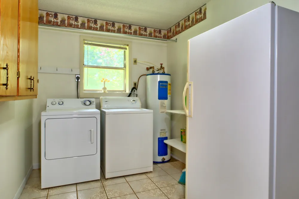 731 Pecan Estates Loop Hemphill, TX 75948