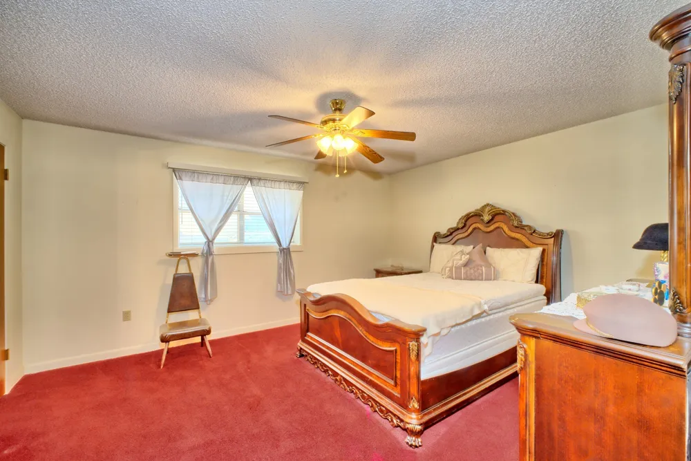 731 Pecan Estates Loop Hemphill, TX 75948
