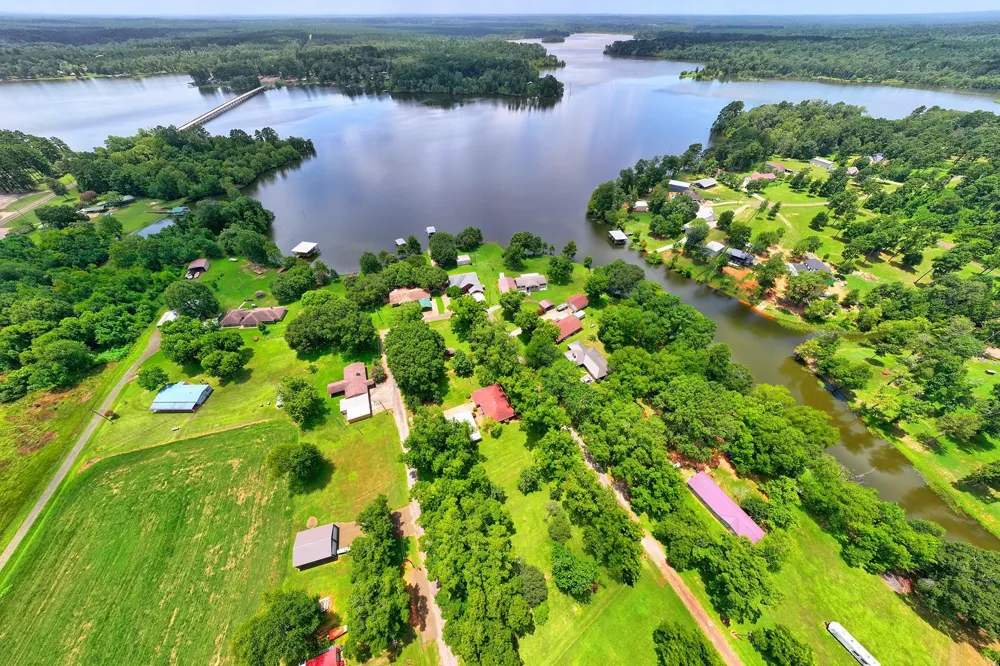 731 Pecan Estates Loop Hemphill, TX 75948