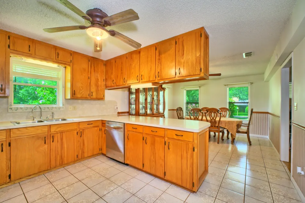 731 Pecan Estates Loop Hemphill, TX 75948