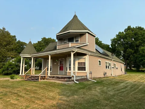105 Mackinaw Trail
