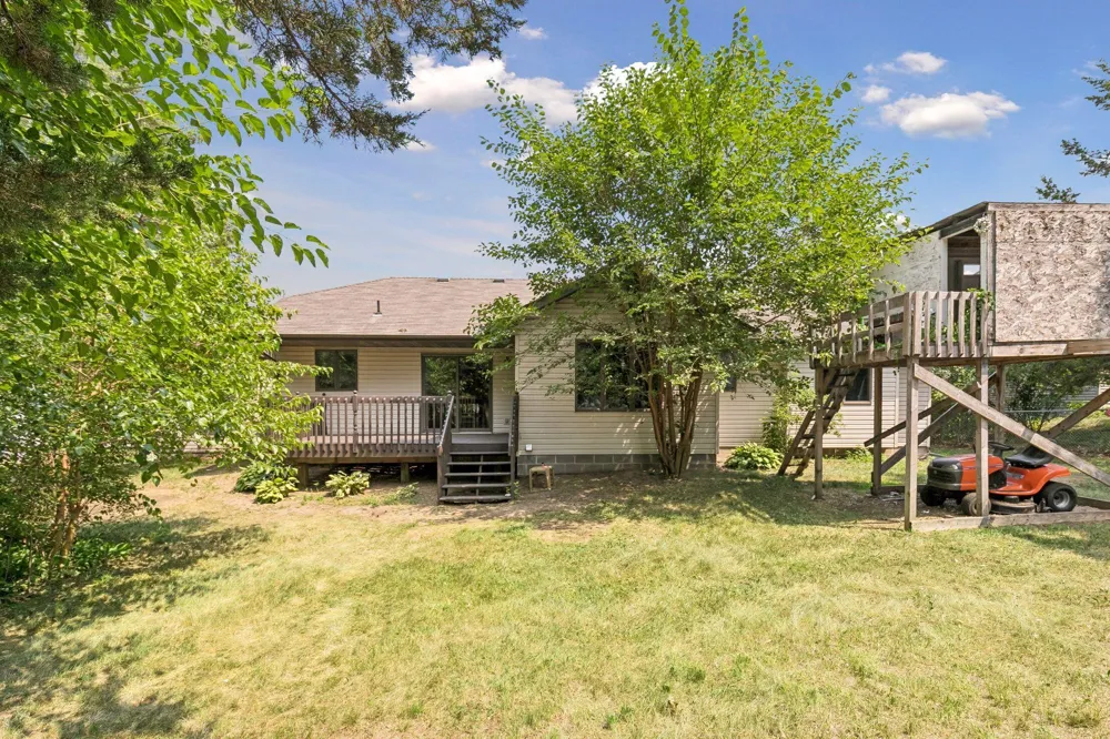 39074 Riverside Court North Branch, MN 55056
