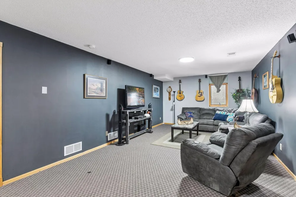 39074 Riverside Court North Branch, MN 55056
