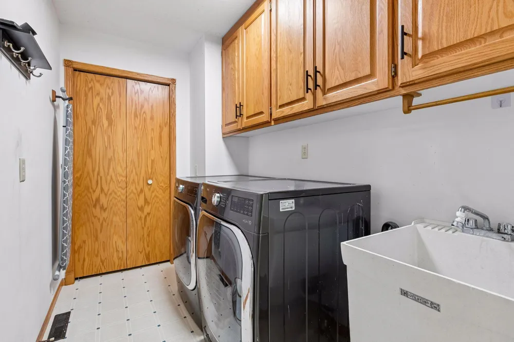39074 Riverside Court North Branch, MN 55056