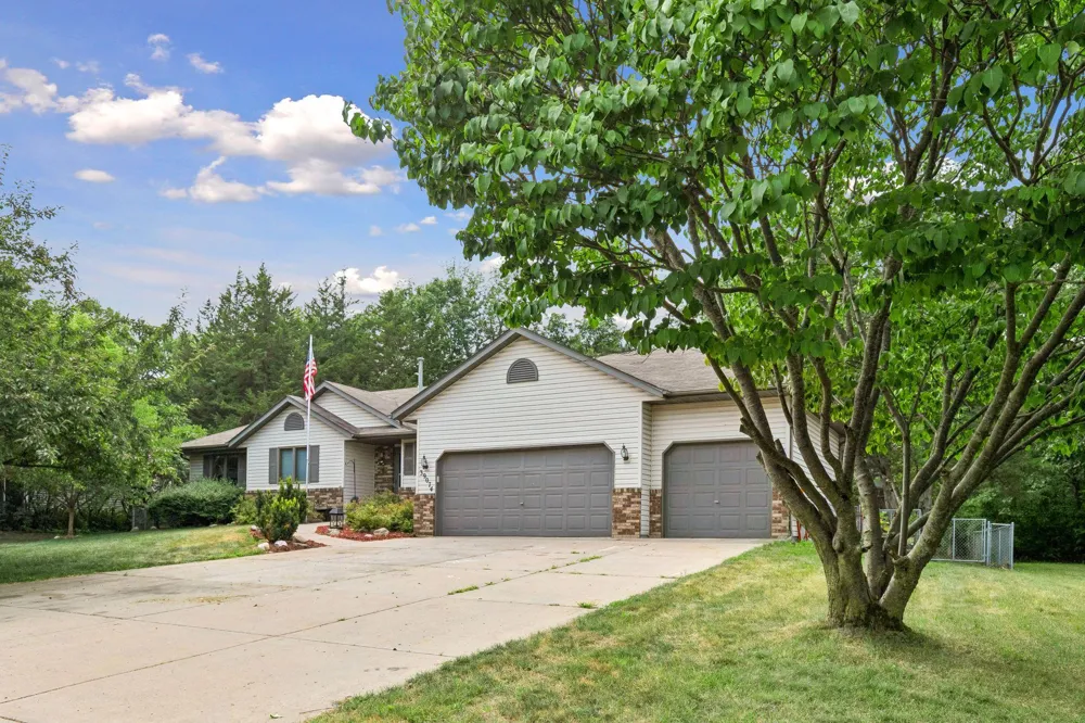 39074 Riverside Court North Branch, MN 55056