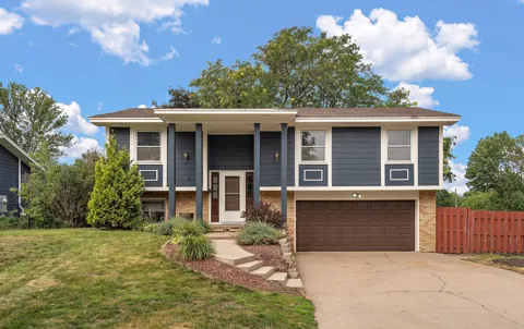 1006 Van Buren Street S