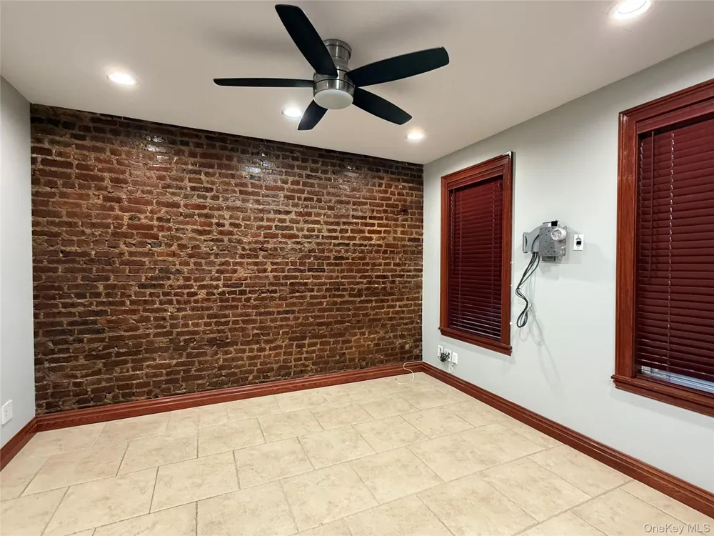 6194 Grove St Ridgewood, NY 11385