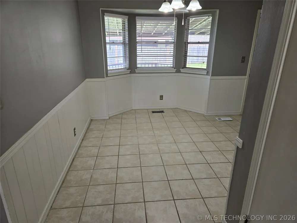 228 E J. STREET Jenks, OK 74037