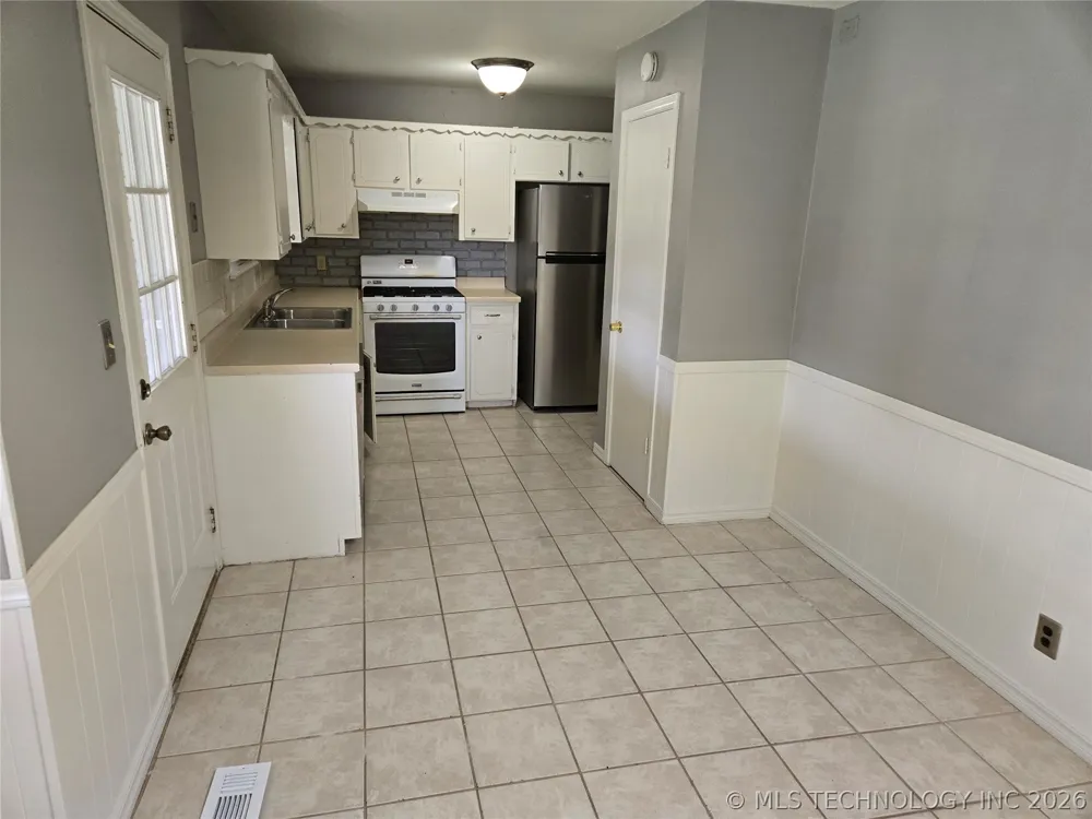 228 E J. STREET Jenks, OK 74037