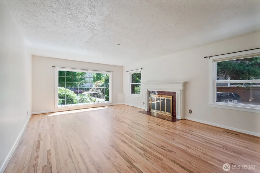 1327 18th Avenue Longview, WA 98632