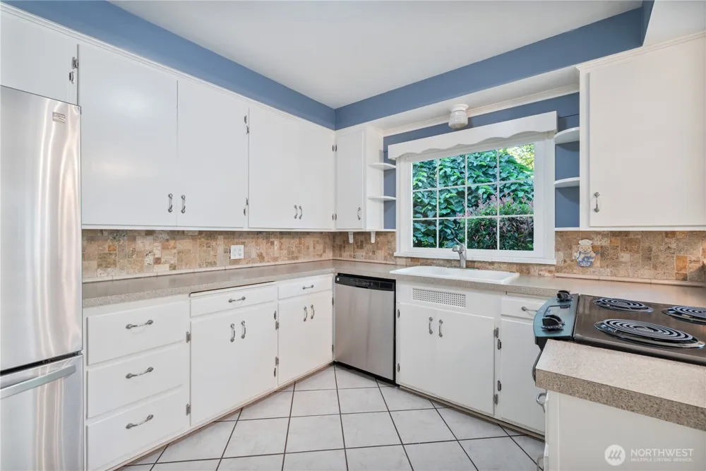 1327 18th Avenue Longview, WA 98632
