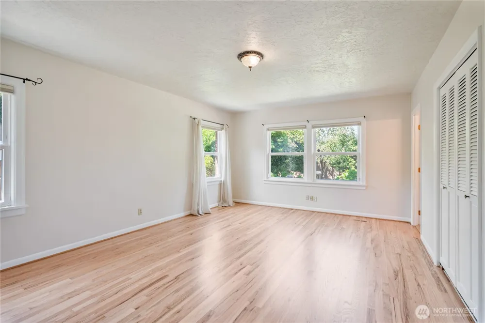 1327 18th Avenue Longview, WA 98632
