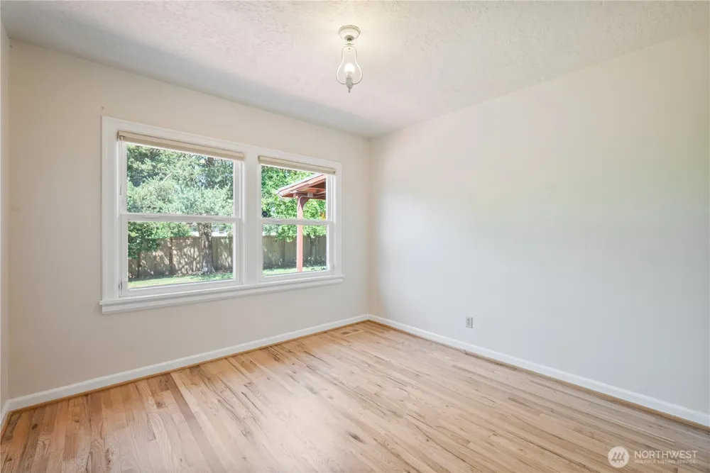 1327 18th Avenue Longview, WA 98632