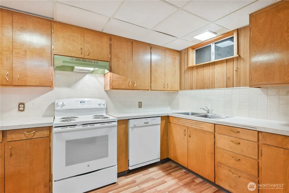 1327 18th Avenue Longview, WA 98632