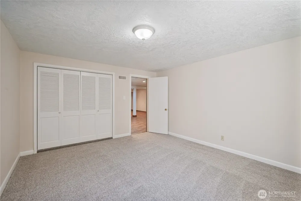 1327 18th Avenue Longview, WA 98632
