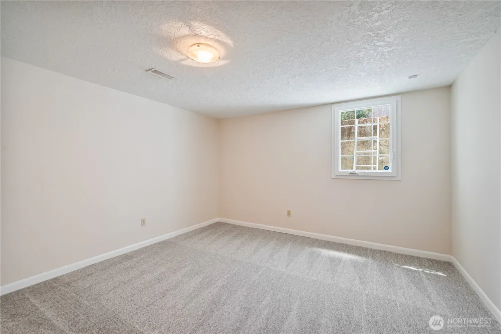 1327 18th Avenue Longview, WA 98632