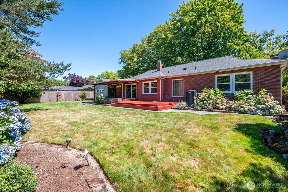 1327 18th Avenue Longview, WA 98632