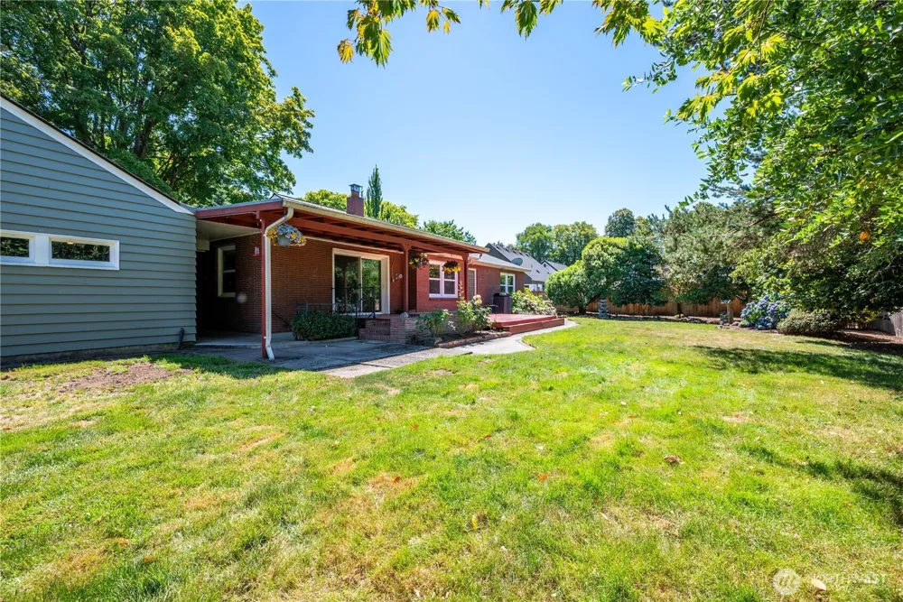1327 18th Avenue Longview, WA 98632