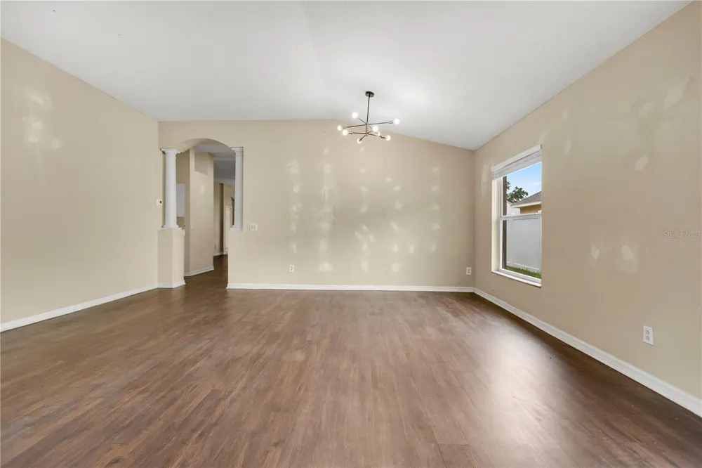 1422 LAKE SHORE RANCH DRIVE Seffner, FL 33584