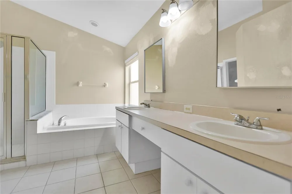 1422 LAKE SHORE RANCH DRIVE Seffner, FL 33584