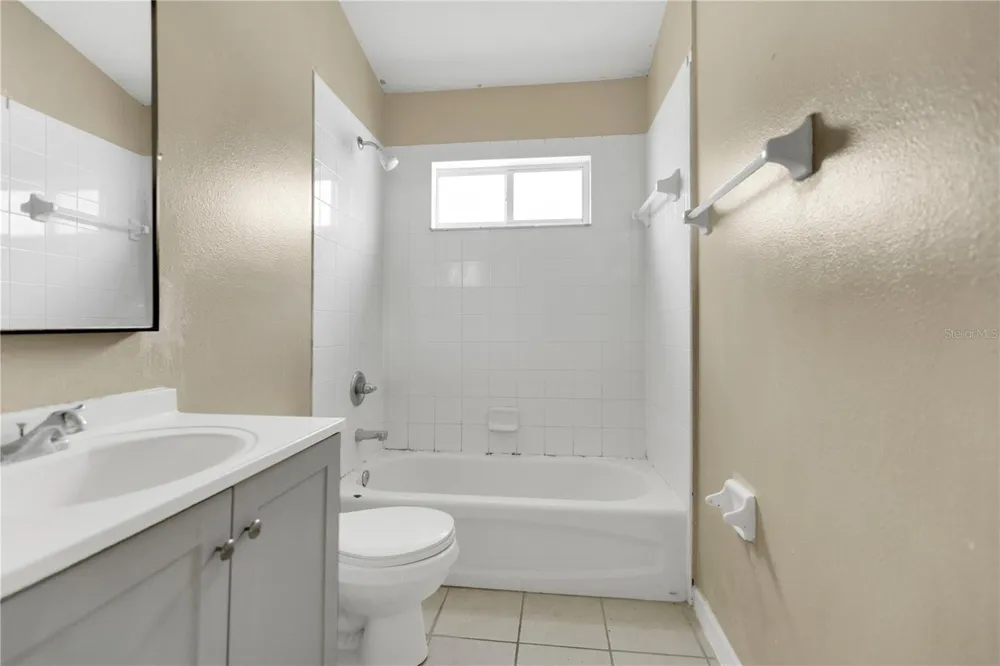 1422 LAKE SHORE RANCH DRIVE Seffner, FL 33584