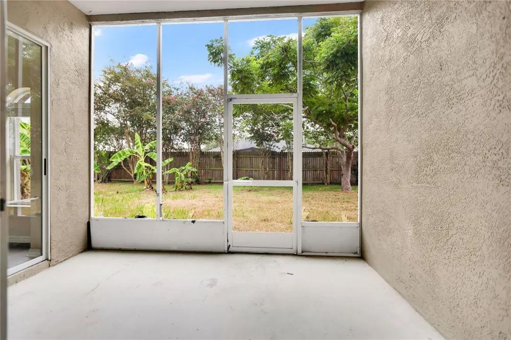 1422 LAKE SHORE RANCH DRIVE Seffner, FL 33584