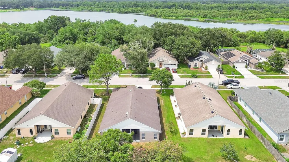 1422 LAKE SHORE RANCH DRIVE Seffner, FL 33584
