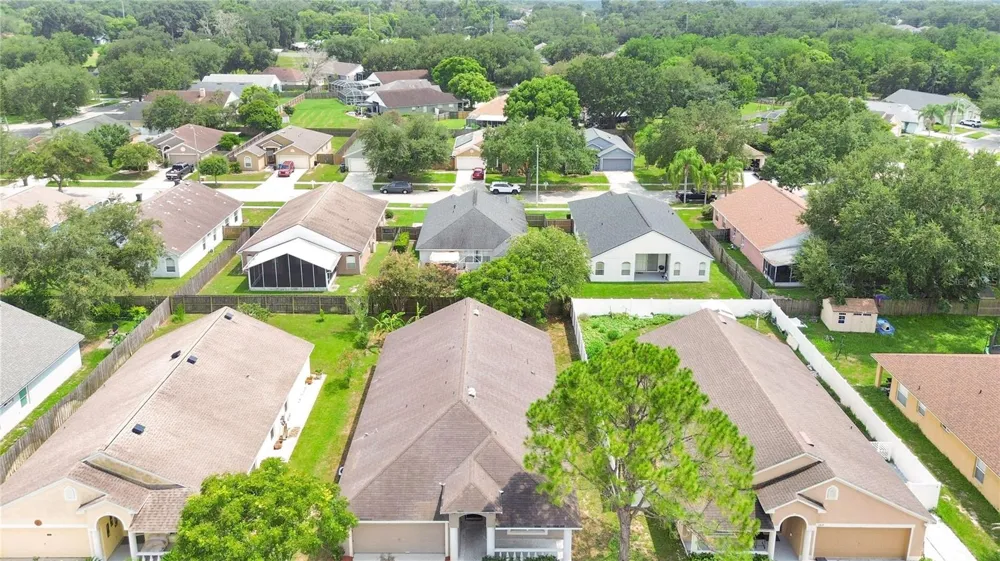 1422 LAKE SHORE RANCH DRIVE Seffner, FL 33584