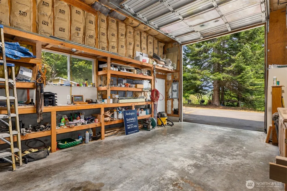 3731 NW Phinney Bay Drive Bremerton, WA 98312
