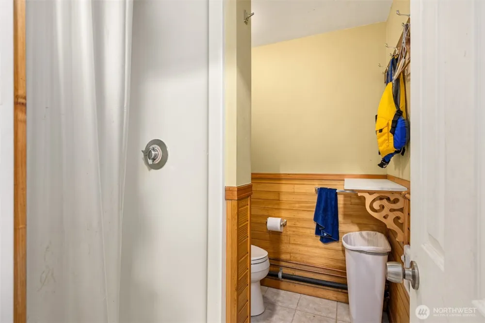 3731 NW Phinney Bay Drive Bremerton, WA 98312