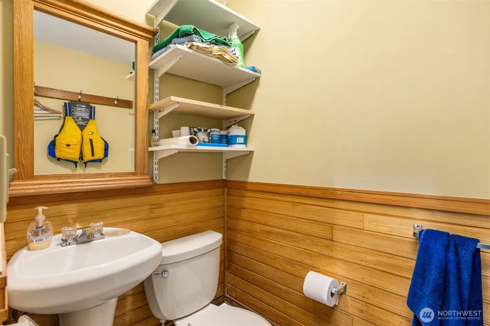 3731 NW Phinney Bay Drive Bremerton, WA 98312