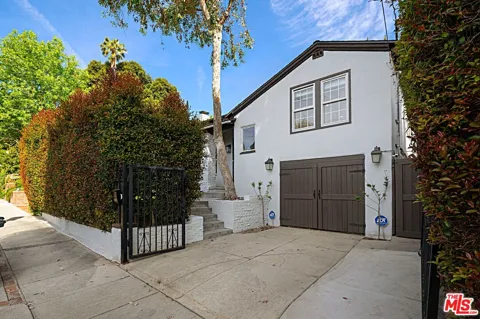 9023 PHYLLIS AVENUE