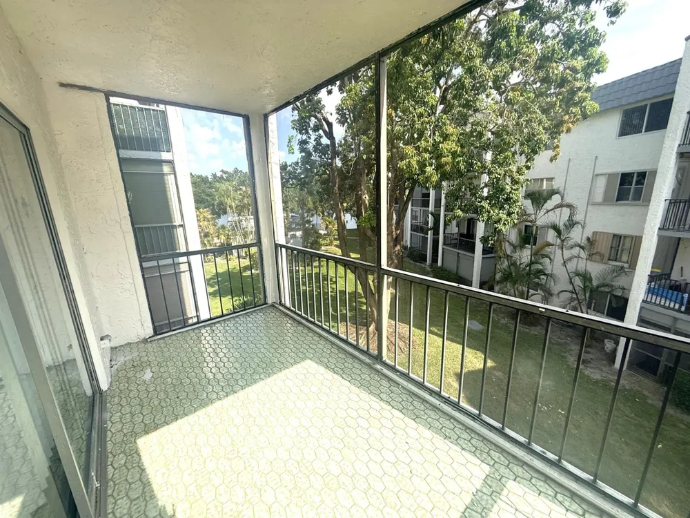 3360 SPANISH MOSS TERRACE #313 Lauderhill, FL 33319