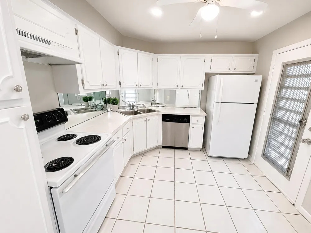 3360 SPANISH MOSS TERRACE #313 Lauderhill, FL 33319