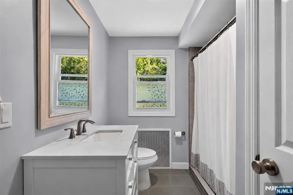 76 Niehaus Avenue Little Ferry, NJ 07643