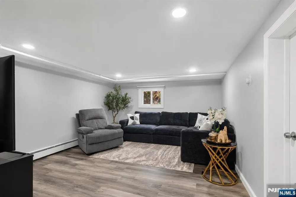 76 Niehaus Avenue Little Ferry, NJ 07643