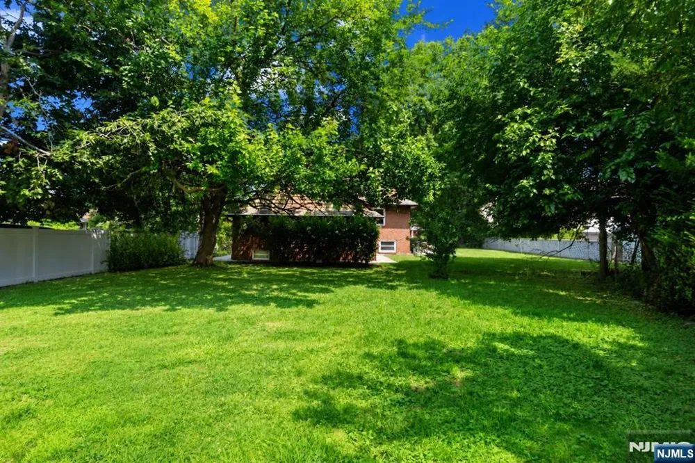 76 Niehaus Avenue Little Ferry, NJ 07643