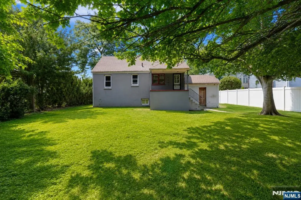 76 Niehaus Avenue Little Ferry, NJ 07643