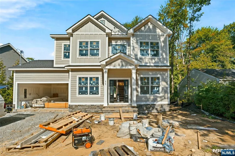 11 Maplewood Drive Livingston, NJ 07039