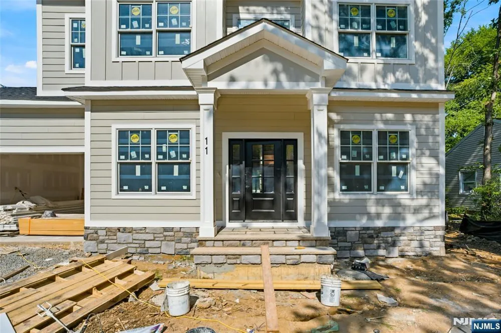 11 Maplewood Drive Livingston, NJ 07039