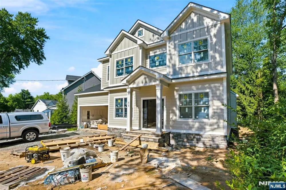 11 Maplewood Drive Livingston, NJ 07039