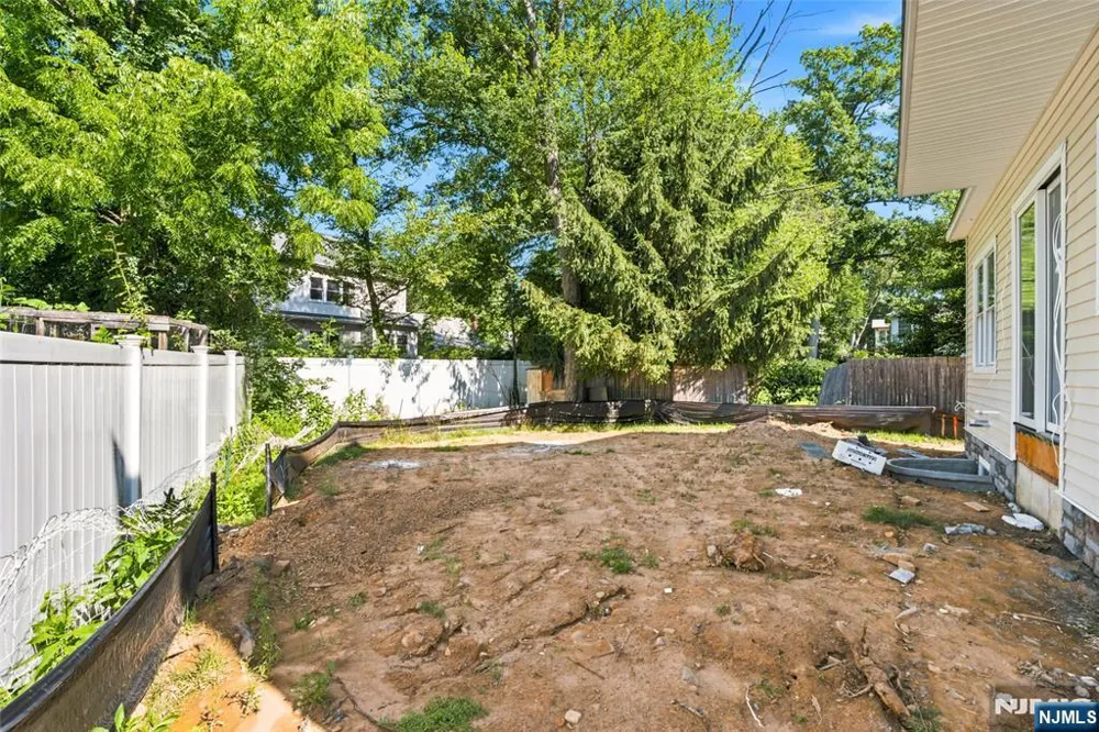 11 Maplewood Drive Livingston, NJ 07039